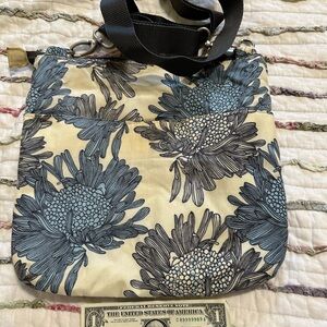 Baggallini bag - unique design & multiple pockets!